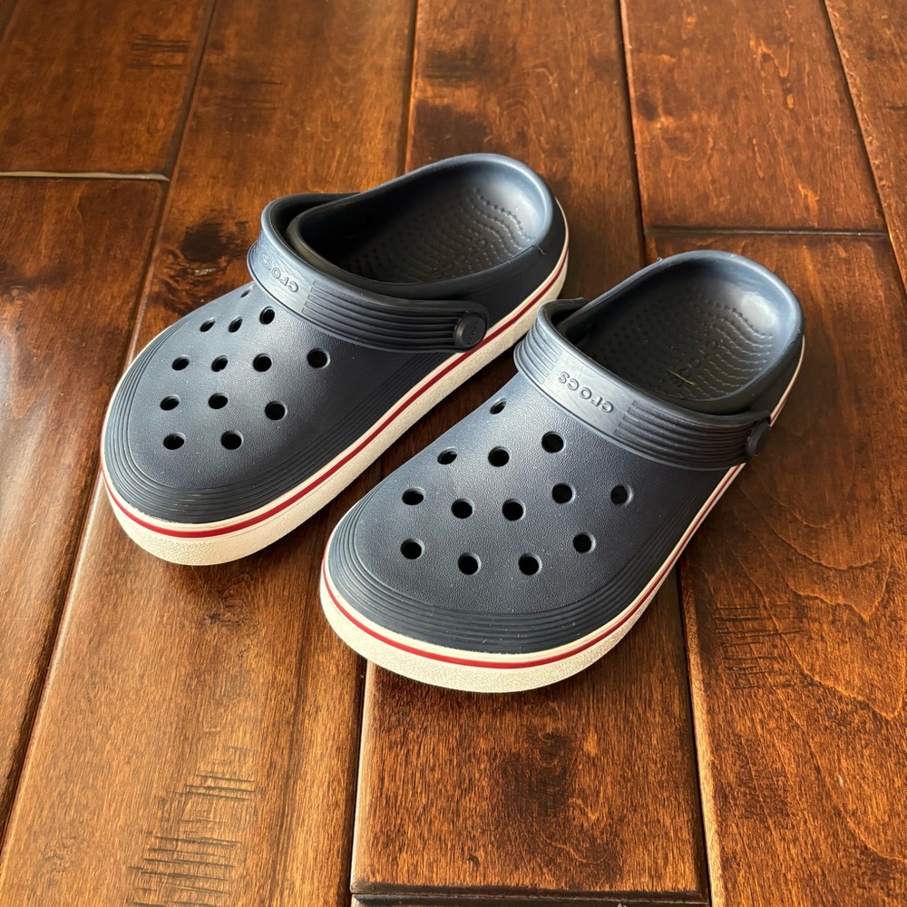 CROCS - Off Court Clogs in navy